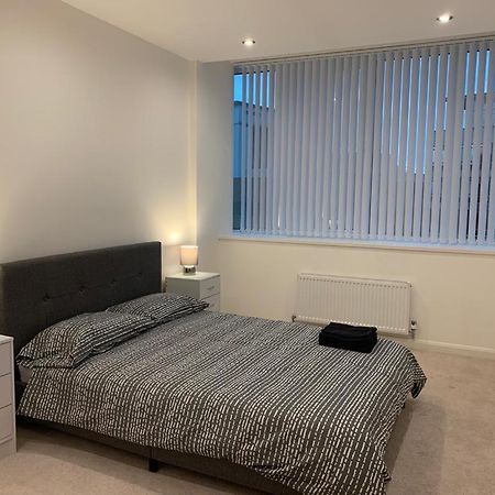 Modern 2 Bed 2 Bath Apartment In Central Croydon! Exterior foto