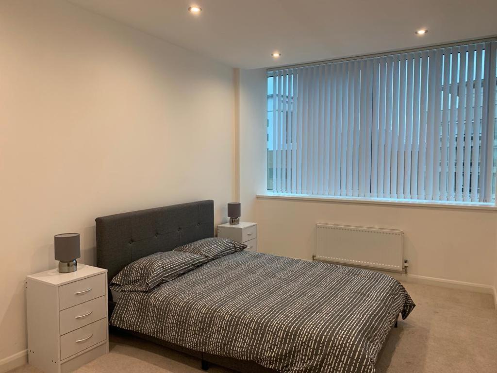 Modern 2 Bed 2 Bath Apartment In Central Croydon! Exterior foto