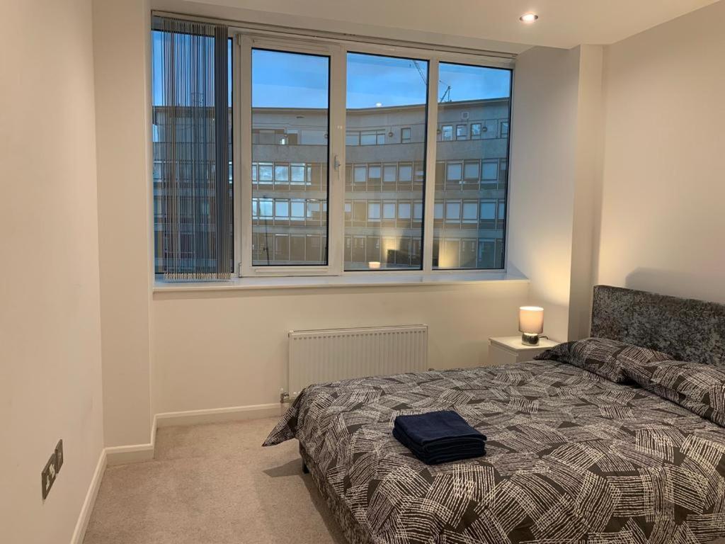 Modern 2 Bed 2 Bath Apartment In Central Croydon! Exterior foto