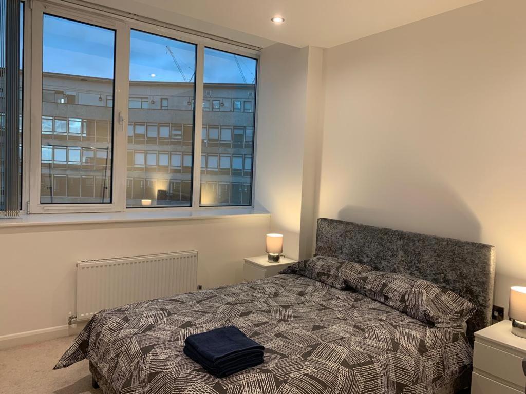 Modern 2 Bed 2 Bath Apartment In Central Croydon! Exterior foto