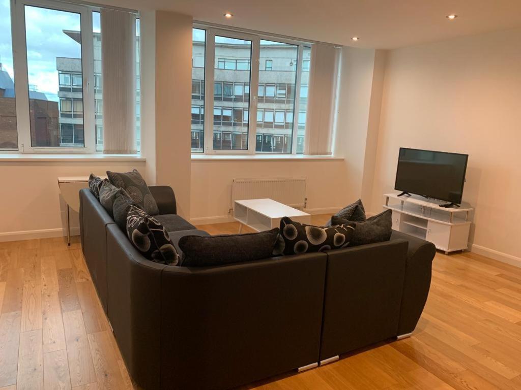 Modern 2 Bed 2 Bath Apartment In Central Croydon! Exterior foto