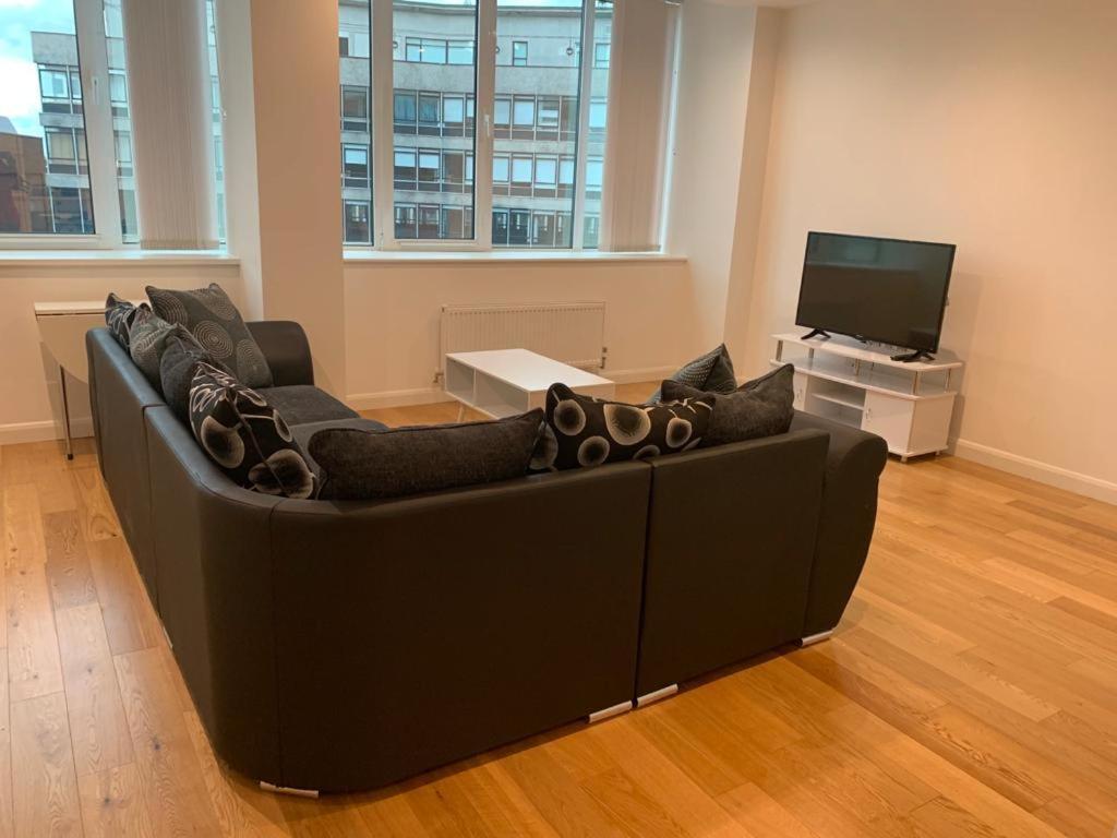 Modern 2 Bed 2 Bath Apartment In Central Croydon! Exterior foto